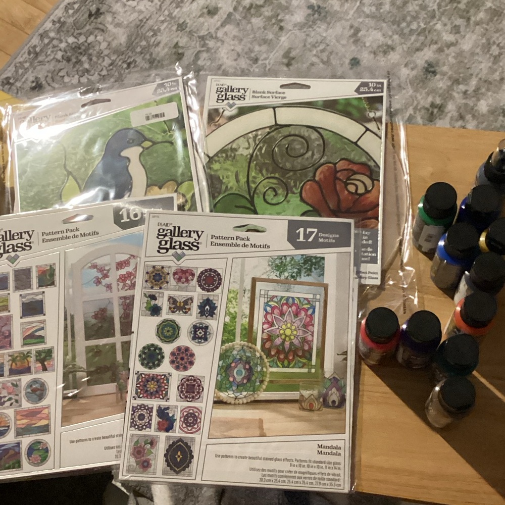 Gallery Art Kit with Paints
